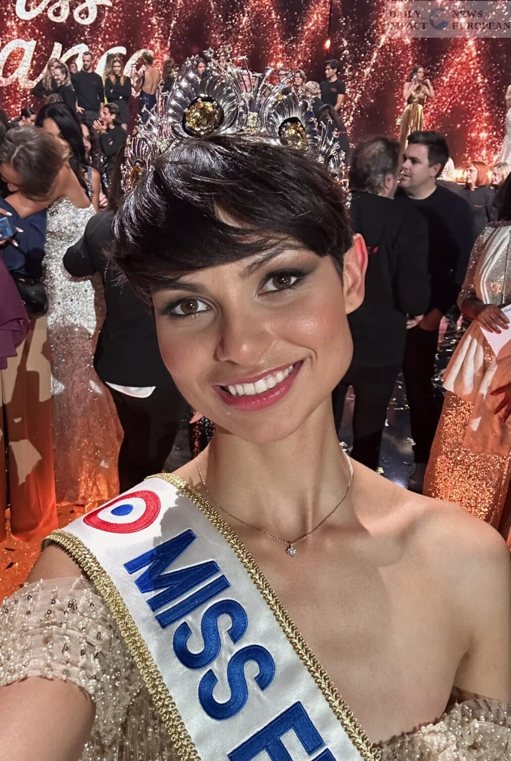 Miss France 2024: Eve Gilles, her look is a new miss code and a tribute ...