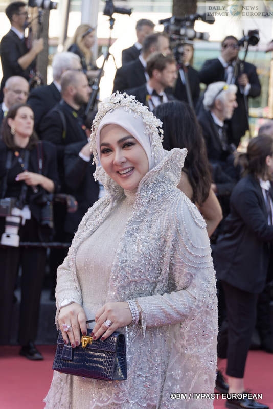 Dossier-137-011 Cannes Film Festival 2025: The Yellow Vests on the Croisette, Invited by Dominik Moll in "Dossier 137"