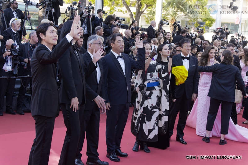 Dossier-137-030 Cannes Film Festival 2025: The Yellow Vests on the Croisette, Invited by Dominik Moll in "Dossier 137"