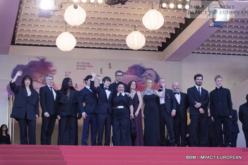 Dossier-137-056 Cannes Film Festival 2025: The Yellow Vests on the Croisette, Invited by Dominik Moll in "Dossier 137"