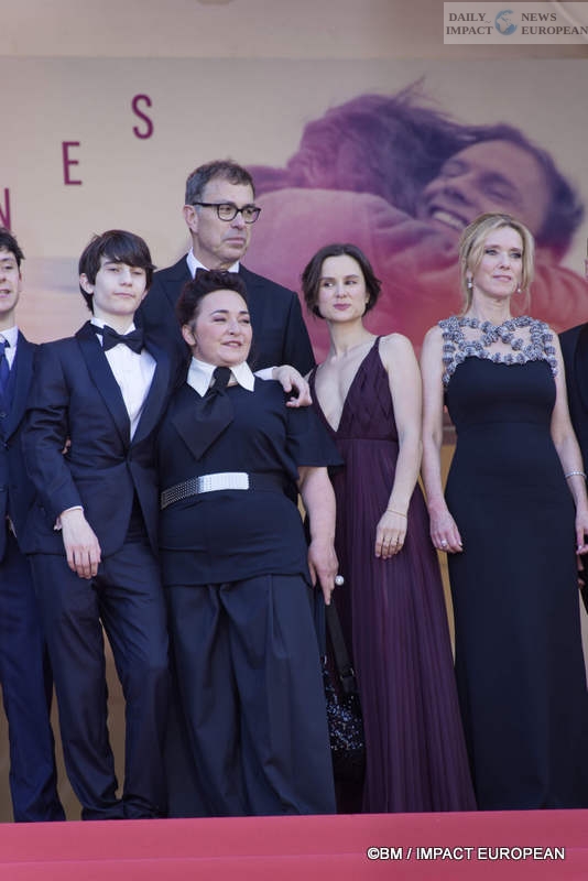 Dossier-137-057 Cannes Film Festival 2025: The Yellow Vests on the Croisette, Invited by Dominik Moll in "Dossier 137"