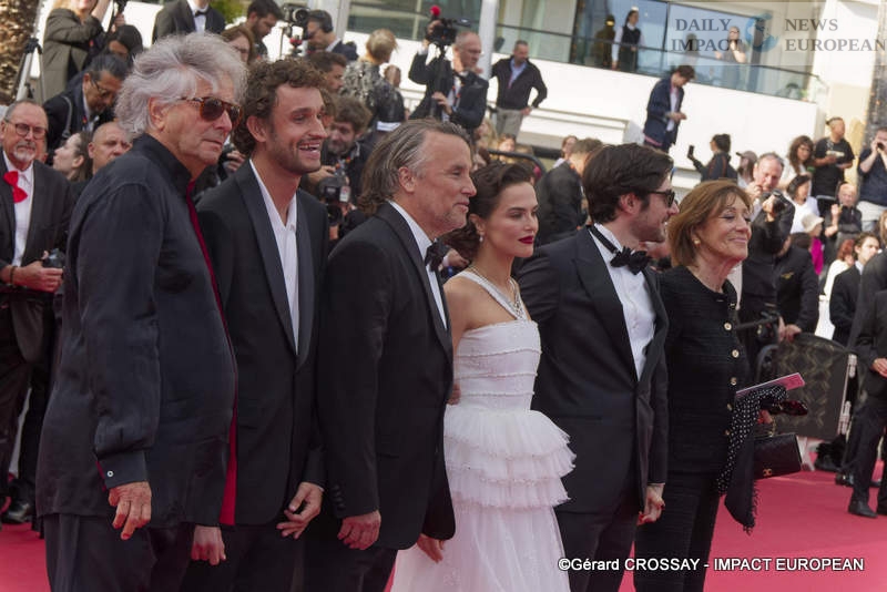 Tapis-rouge-du-17-05-062 Cannes Film Festival 2025: Richard Linklater's "Nouvelle Vague" Refreshes the Style