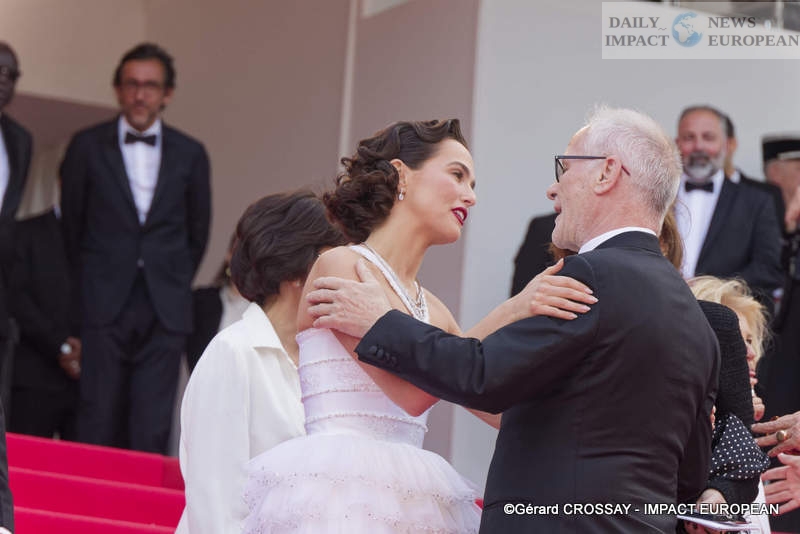 Tapis-rouge-du-17-05-067 Cannes Film Festival 2025: Richard Linklater's "Nouvelle Vague" Refreshes the Style