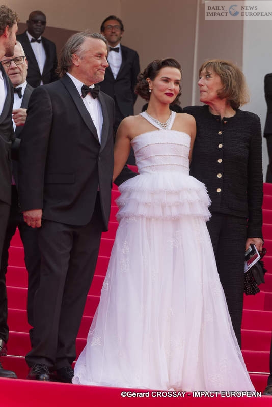 Tapis-rouge-du-17-05-071 Cannes Film Festival 2025: Richard Linklater's "Nouvelle Vague" Refreshes the Style