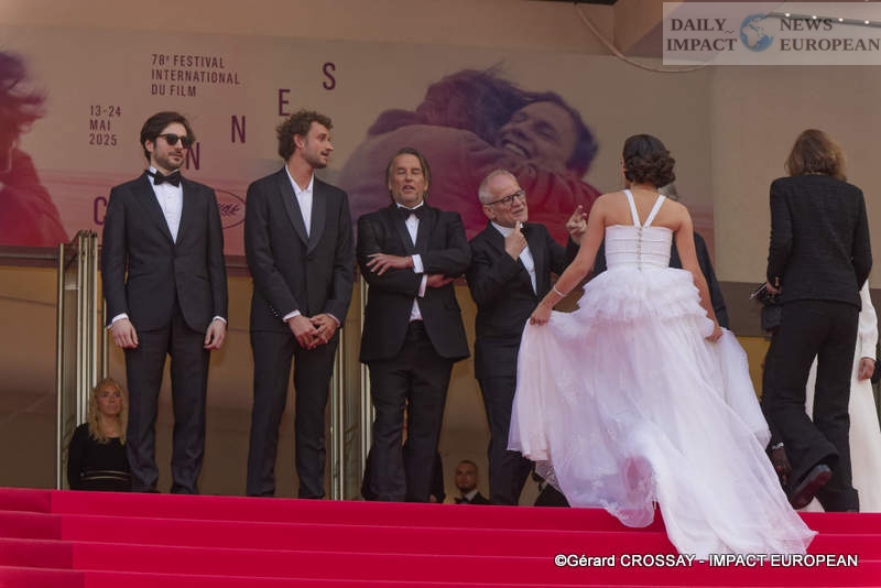 Tapis-rouge-du-17-05-072 Cannes Film Festival 2025: Richard Linklater's "Nouvelle Vague" Refreshes the Style