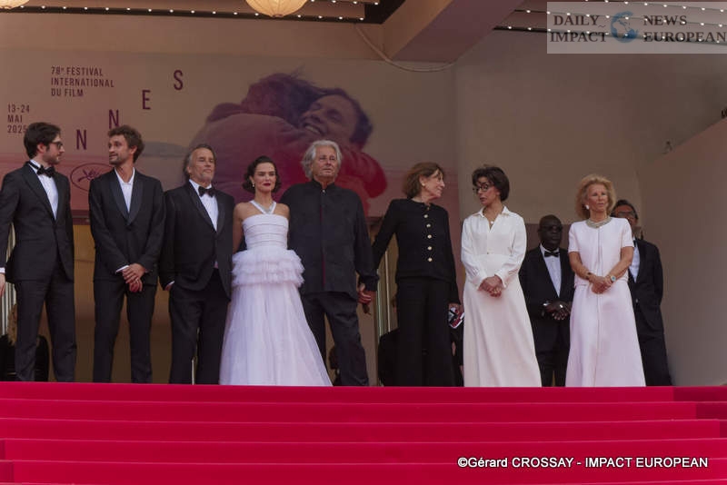 Tapis-rouge-du-17-05-074 Cannes Film Festival 2025: Richard Linklater's "Nouvelle Vague" Refreshes the Style