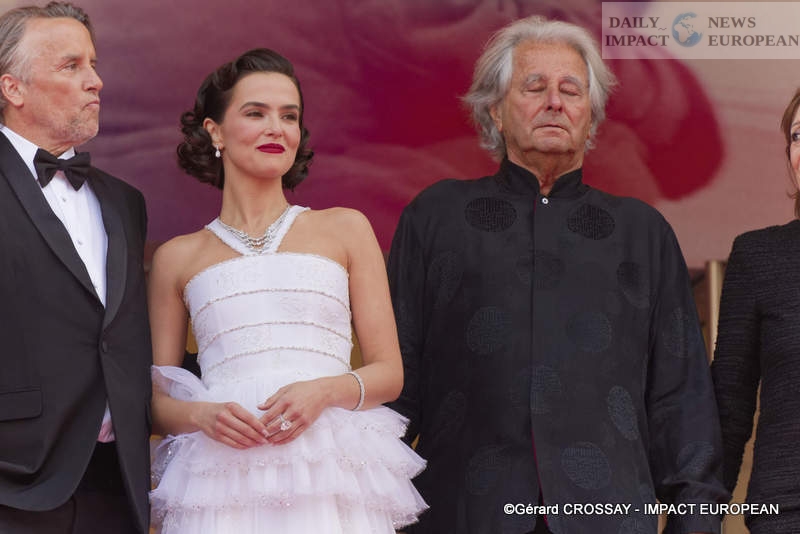 Tapis-rouge-du-17-05-075 Cannes Film Festival 2025: Richard Linklater's "Nouvelle Vague" Refreshes the Style