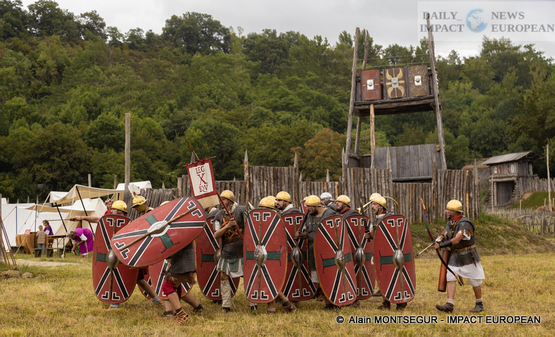 Legionnaires on maneuvers in front of the reconstructed castrum in Rieux-Volvestre – Photo: © Alain MONTSEGUR / IMPACT EUROPEAN
