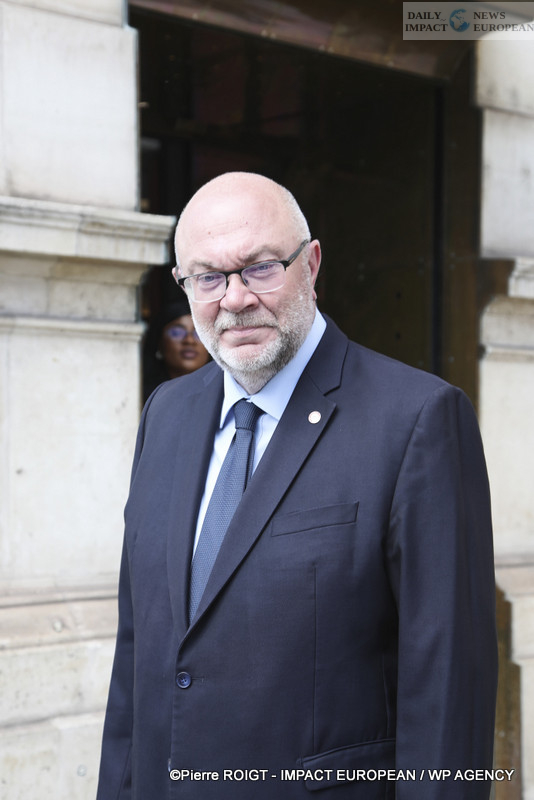 A27I0644vote-deputes French Parliament Ousts Bayrou Government in Historic Confidence Vote