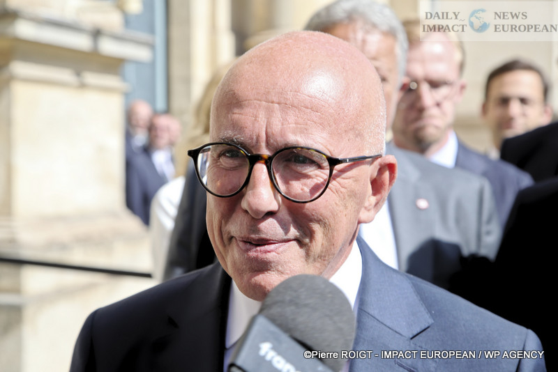 A27I0665vote-deputes French Parliament Ousts Bayrou Government in Historic Confidence Vote