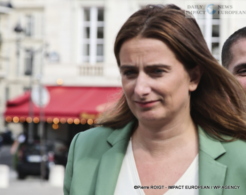 A27I0682vote-deputes French Parliament Ousts Bayrou Government in Historic Confidence Vote