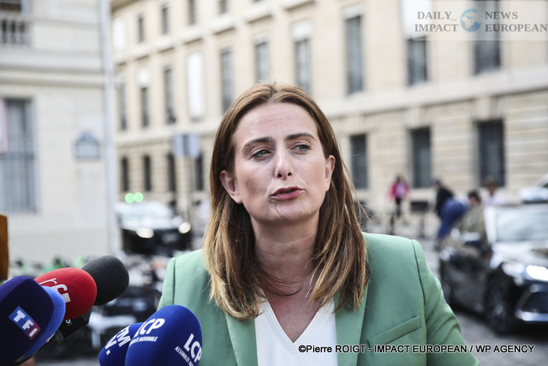 A27I0686vote-deputes French Parliament Ousts Bayrou Government in Historic Confidence Vote