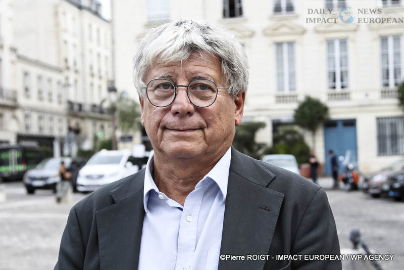 A27I0716vote-deputes French Parliament Ousts Bayrou Government in Historic Confidence Vote