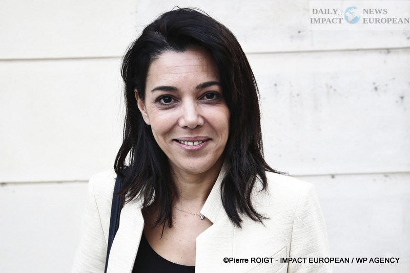 A27I0722vote-deputes French Parliament Ousts Bayrou Government in Historic Confidence Vote