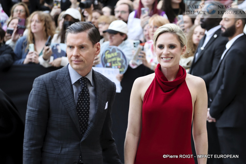 A27I2197Tom-Ford-PARIS-FW2025 Sensuality and Light in the Dark: Tom Ford Enchants Paris Fashion Week