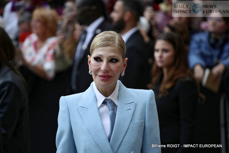 A27I2204Tom-Ford-PARIS-FW2025 Sensuality and Light in the Dark: Tom Ford Enchants Paris Fashion Week