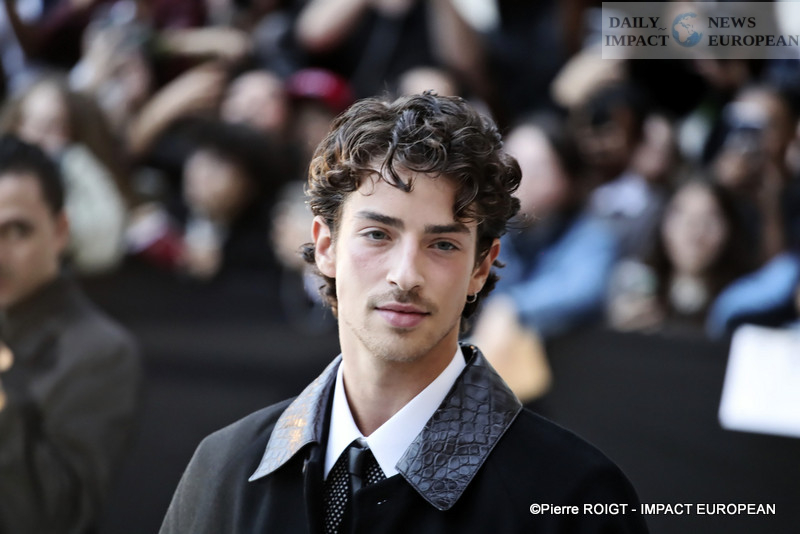 A27I2347Manuel-Rios-Fernandez Sensuality and Light in the Dark: Tom Ford Enchants Paris Fashion Week