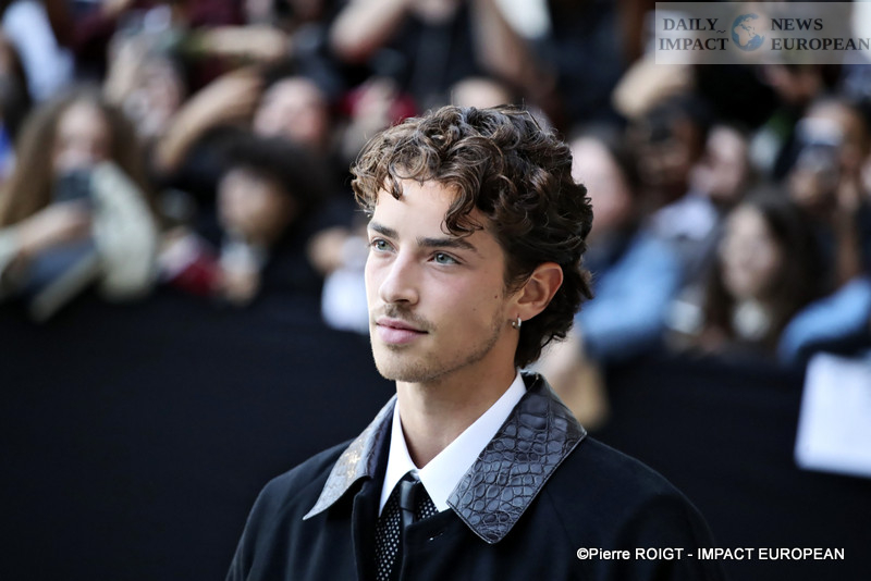 A27I2348Manuel-Rios-Fernandez Sensuality and Light in the Dark: Tom Ford Enchants Paris Fashion Week