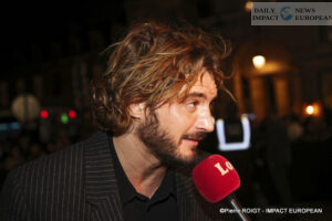 A27I2582PARIS-FW-ISABEL-MARANT-300x200 Once Again, Isabel Marant Electrifies Fashion