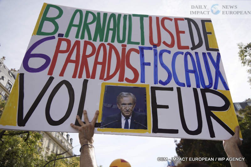 Manif-2-octobre-2025-004 October 2 Strike 2025: Lower Turnout Despite Symbolic Actions