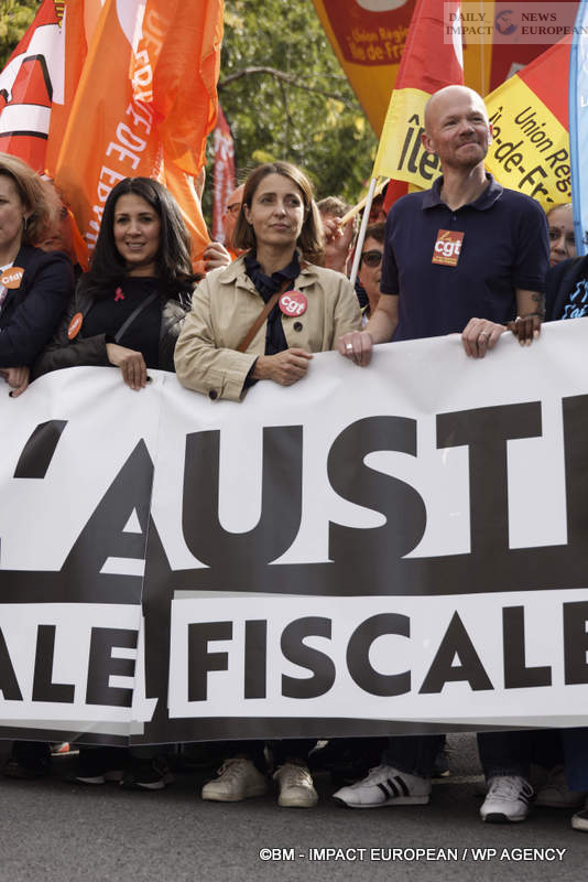 Manif-2-octobre-2025-013 October 2 Strike 2025: Lower Turnout Despite Symbolic Actions