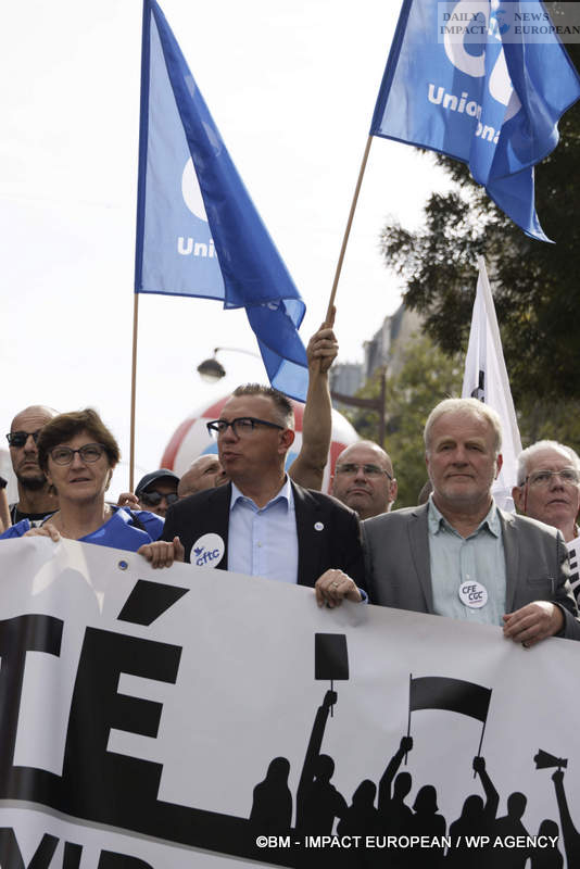 Manif-2-octobre-2025-016 October 2 Strike 2025: Lower Turnout Despite Symbolic Actions
