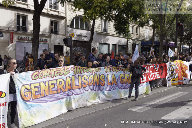 Manif-2-octobre-2025-028 October 2 Strike 2025: Lower Turnout Despite Symbolic Actions