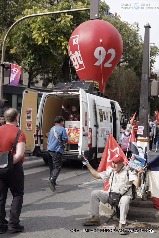 Manif-2-octobre-2025-029 October 2 Strike 2025: Lower Turnout Despite Symbolic Actions