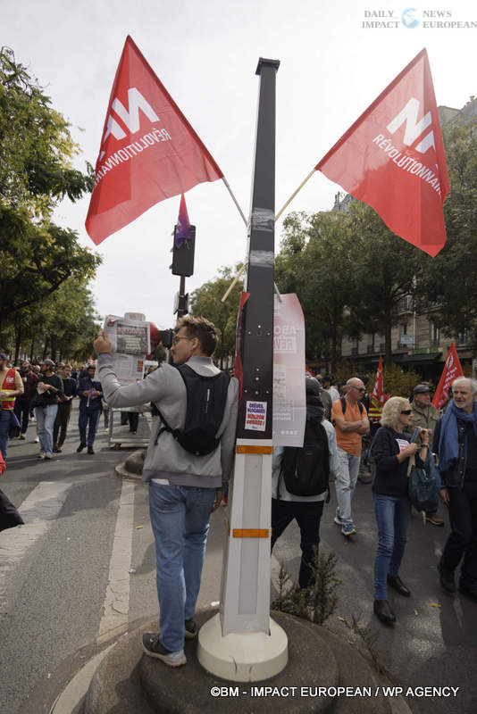 Manif-2-octobre-2025-030 October 2 Strike 2025: Lower Turnout Despite Symbolic Actions
