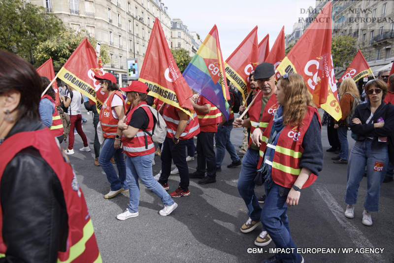 Manif-2-octobre-2025-033 October 2 Strike 2025: Lower Turnout Despite Symbolic Actions