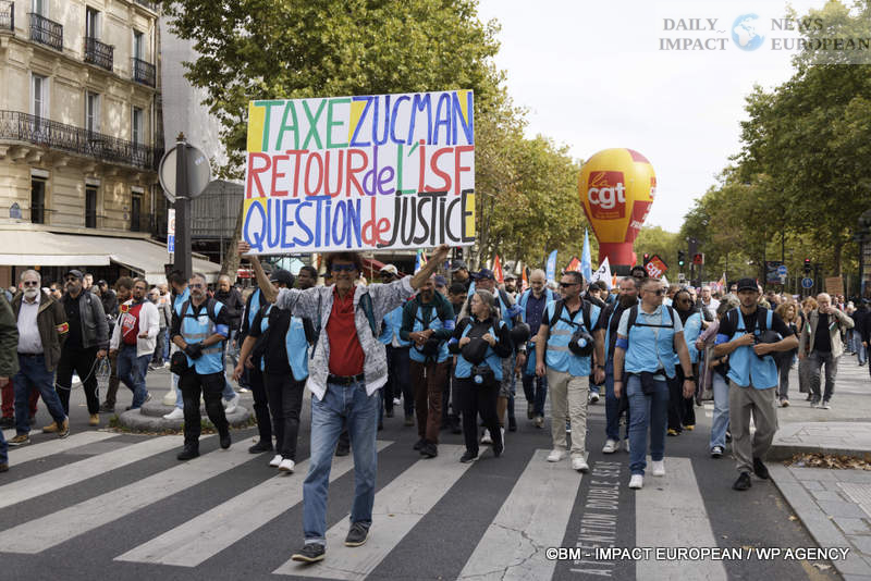 Manif-2-octobre-2025-045 October 2 Strike 2025: Lower Turnout Despite Symbolic Actions