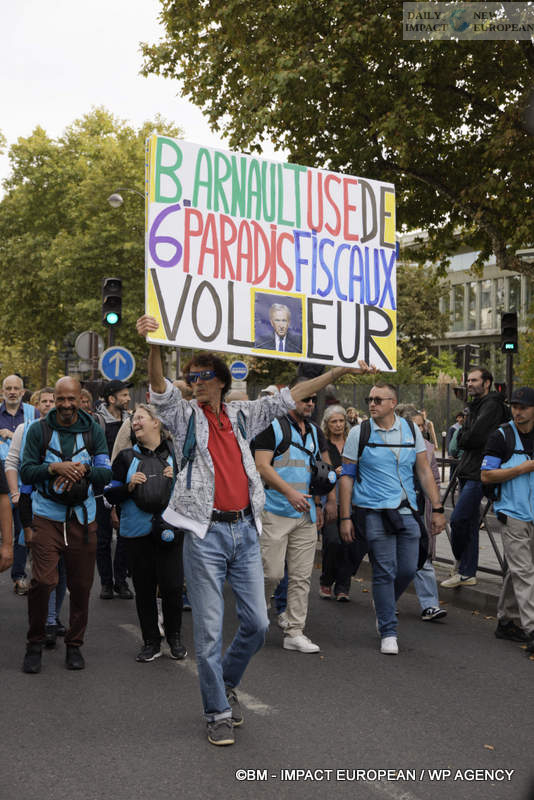 Manif-2-octobre-2025-046 October 2 Strike 2025: Lower Turnout Despite Symbolic Actions