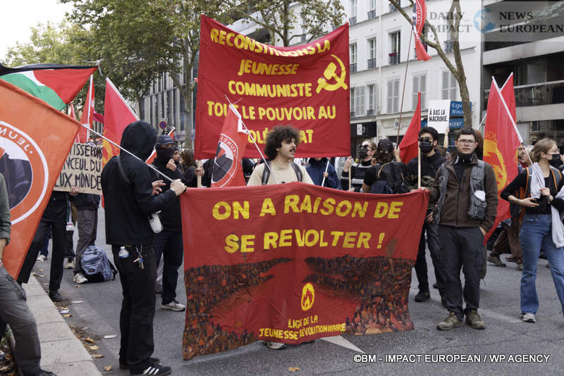 Manif-2-octobre-2025-050 October 2 Strike 2025: Lower Turnout Despite Symbolic Actions