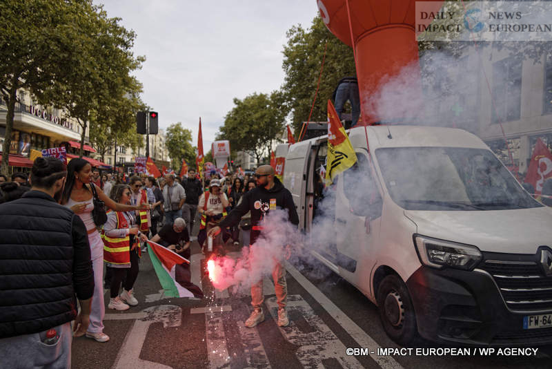 Manif-2-octobre-2025-064 October 2 Strike 2025: Lower Turnout Despite Symbolic Actions