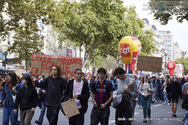 Manif-2-octobre-2025-067 October 2 Strike 2025: Lower Turnout Despite Symbolic Actions