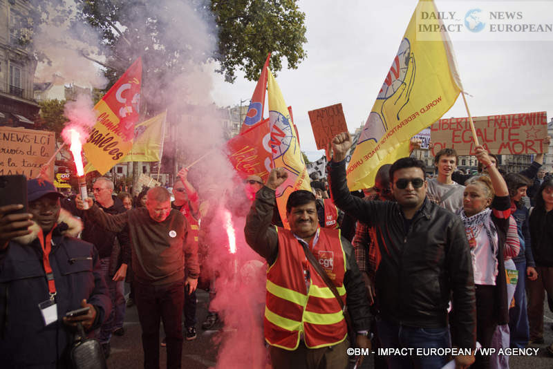 Manif-2-octobre-2025-068 October 2 Strike 2025: Lower Turnout Despite Symbolic Actions