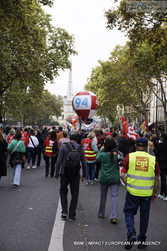 Manif-2-octobre-2025-069 October 2 Strike 2025: Lower Turnout Despite Symbolic Actions