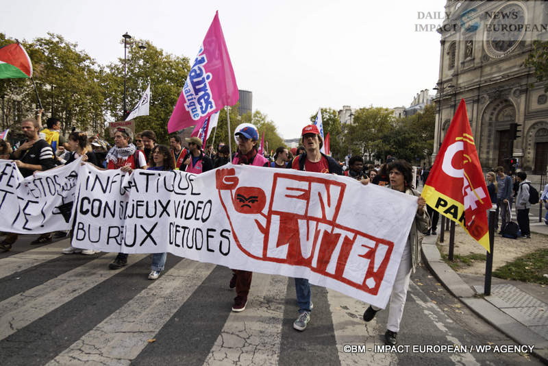 Manif-2-octobre-2025-072 October 2 Strike 2025: Lower Turnout Despite Symbolic Actions
