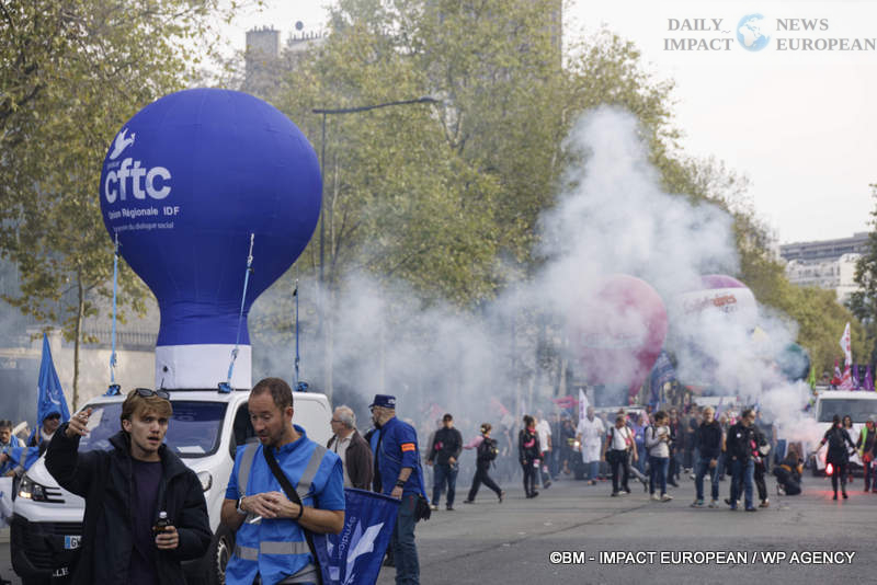 Manif-2-octobre-2025-085 October 2 Strike 2025: Lower Turnout Despite Symbolic Actions