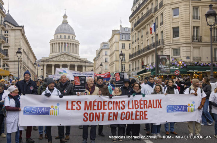 French doctors protesting in Paris against healthcare reforms